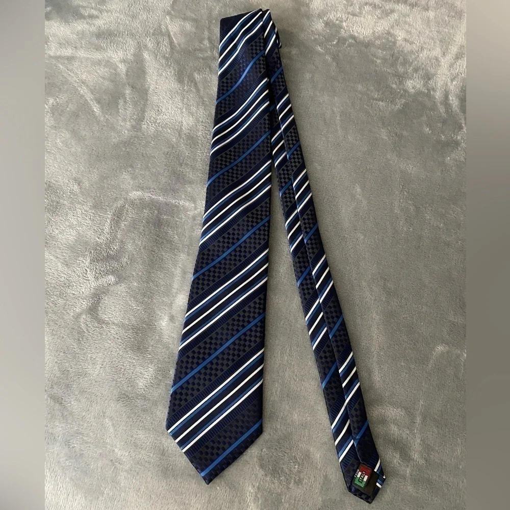 Men’s Tie 100%‎ Micro-Fiber Brand Q